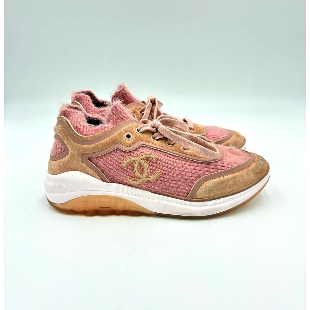 38.5 Chanel Interlocking CC Logo Pink Suede Sneakers